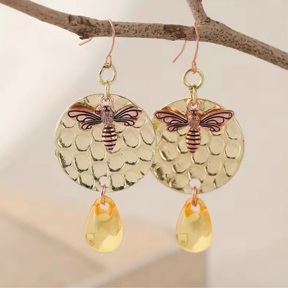 Vintage Gothic Copper Bumble Bee Earrings - Picture 2 of 10